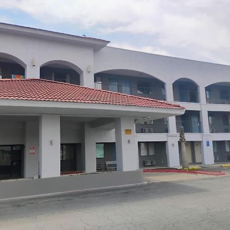 Hallmark Inn And Suites San Antonio Exterior photo