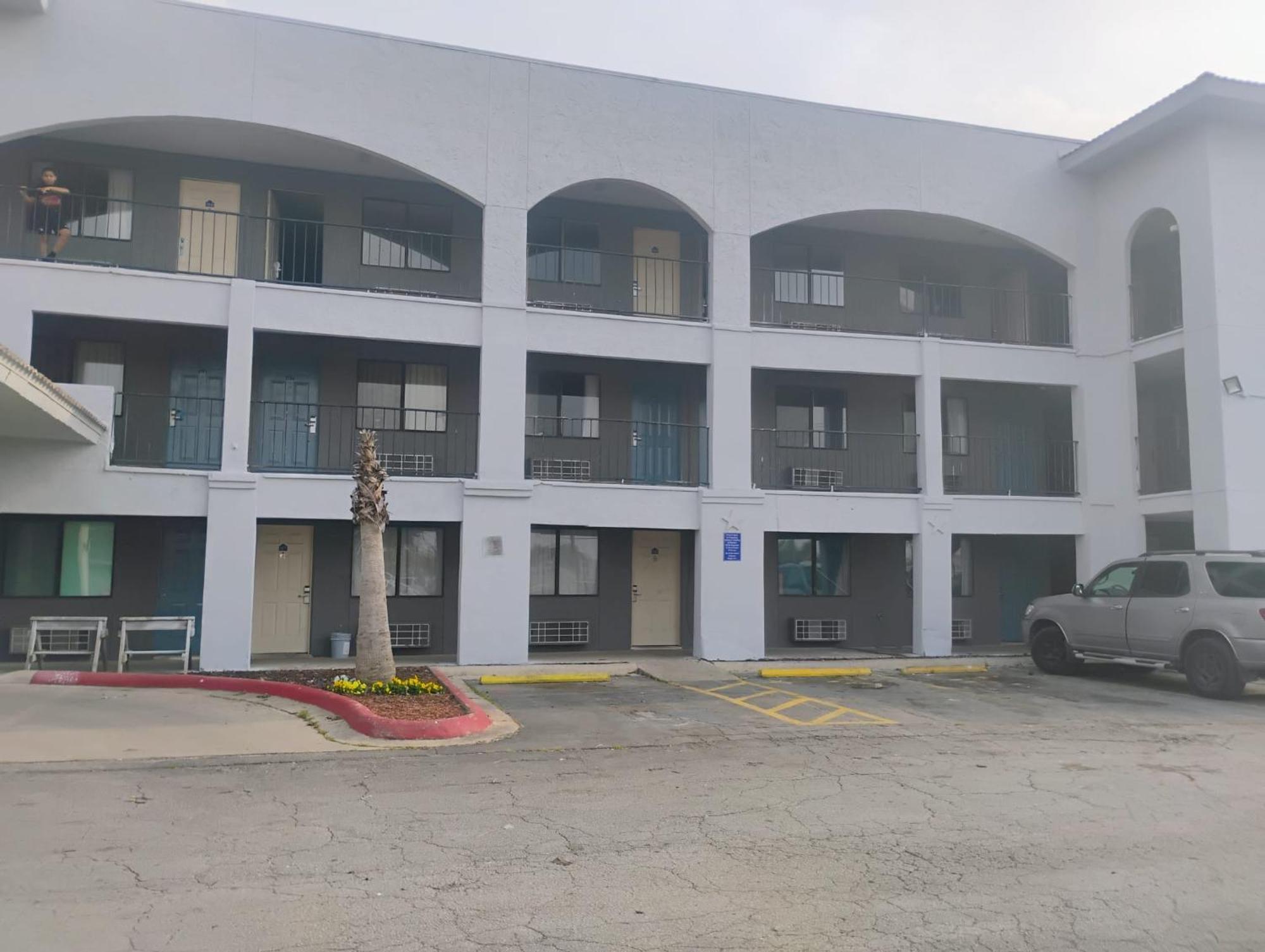 Hallmark Inn And Suites San Antonio Exterior photo